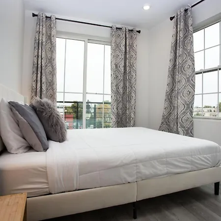 It'S A Corner Unit With Cool City Skyline Views! Washington Exterior photo