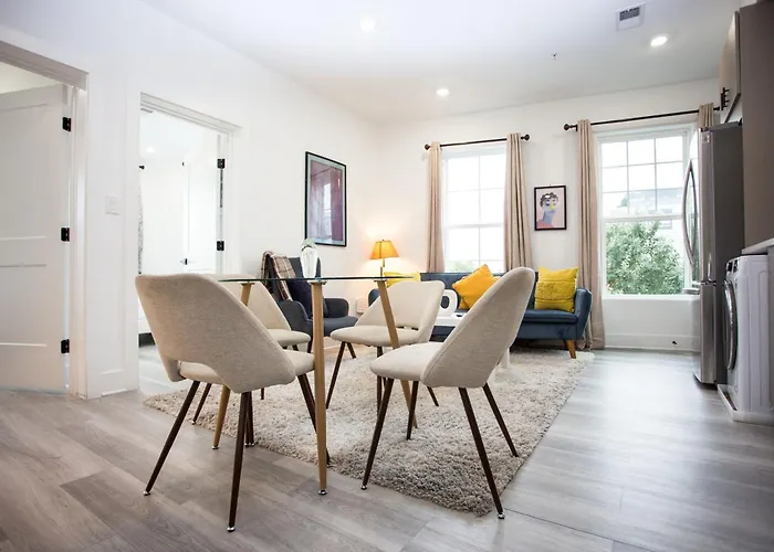It\'S A Corner Unit With Cool City Skyline Views!