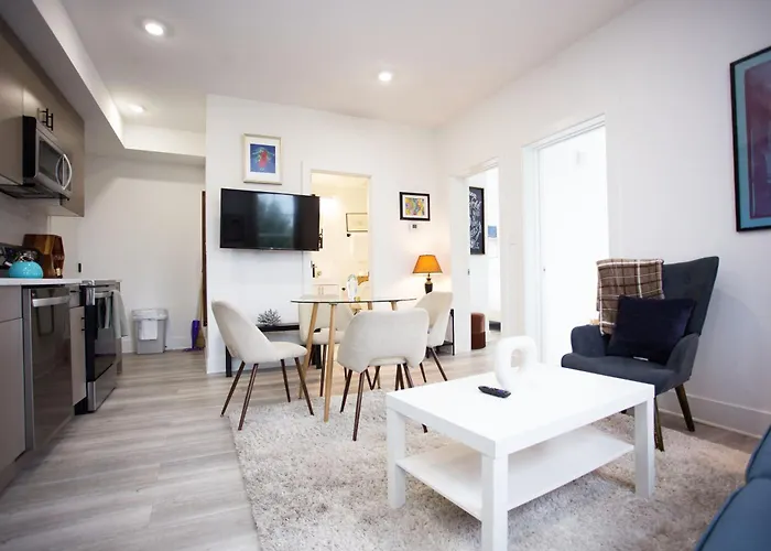 It\'S A Corner Unit With Cool City Skyline Views!